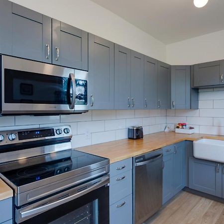 Modern Family Home In Mason With Backyard And Fire Pit מראה חיצוני תמונה